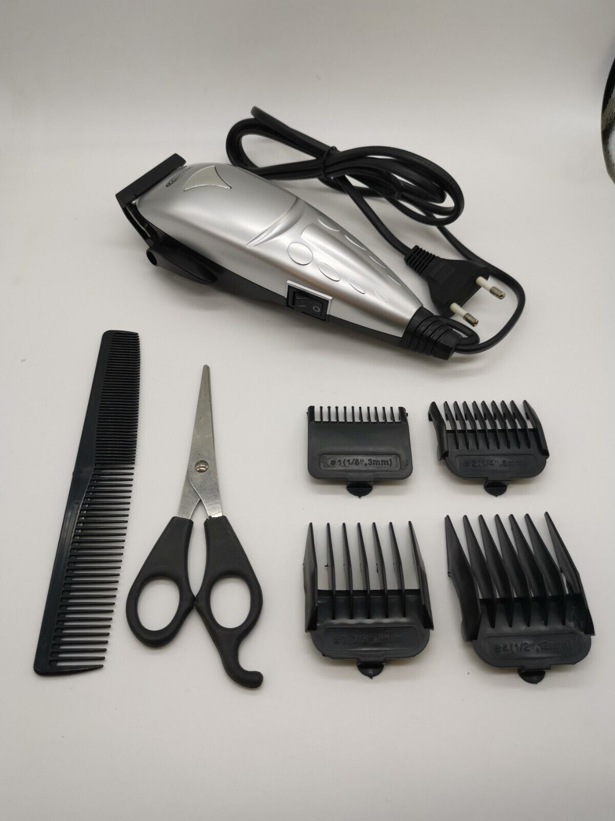 JingYong Haarschneider Schwarz/Silber Kabelgebunden 4 Steckköpfe + Schere+Kamm