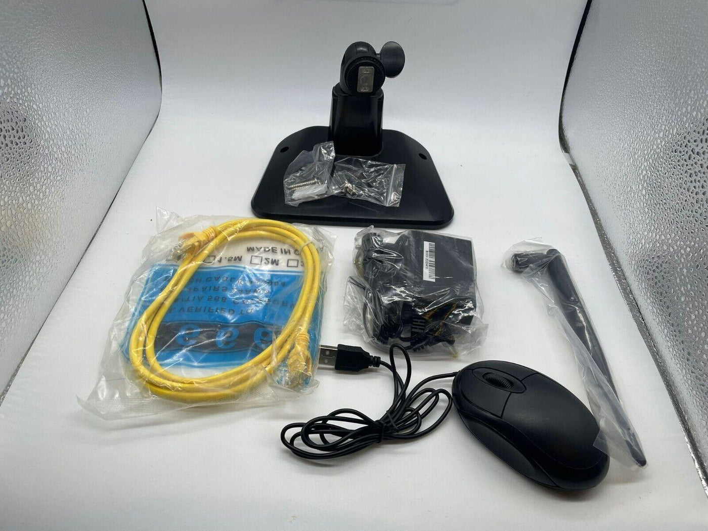Ctronics CTNK-3404C-B - Kabelloses Kamera System - 4 Kameras, Monitor, Maus Inkl